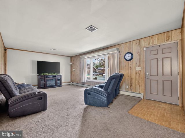 119 N MAIN ST, Alburtis, PA 18011