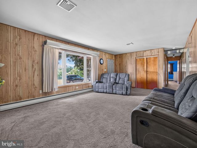 119 N MAIN ST, Alburtis, PA 18011