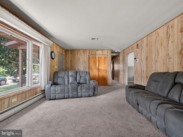 119 N MAIN ST, Alburtis, PA 18011