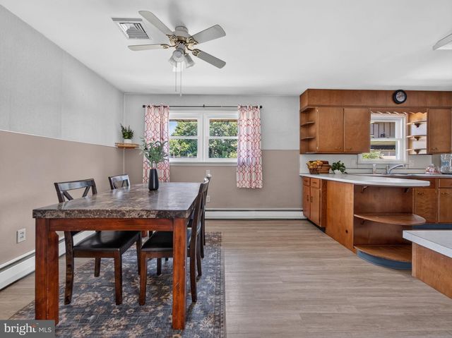 119 N MAIN ST, Alburtis, PA 18011