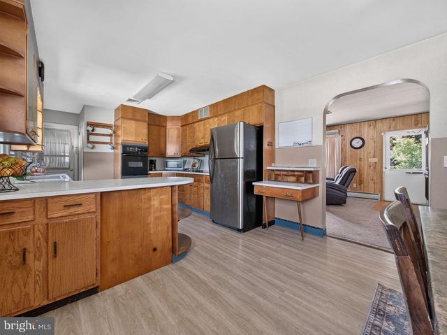119 N MAIN ST, Alburtis, PA 18011