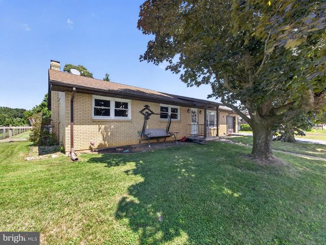 119 N MAIN ST, Alburtis, PA 18011