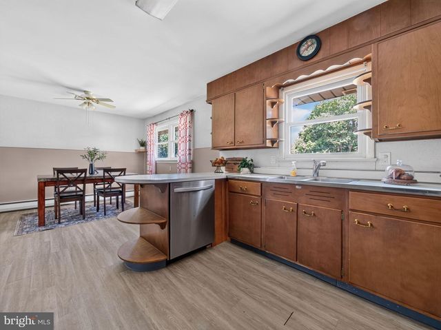 119 N MAIN ST, Alburtis, PA 18011
