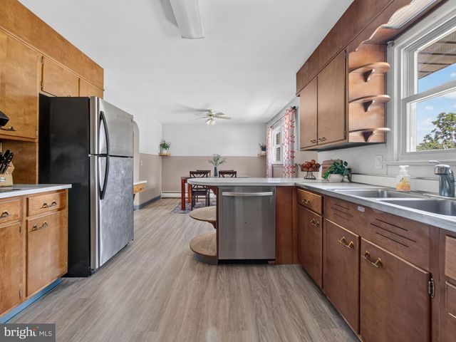 119 N MAIN ST, Alburtis, PA 18011