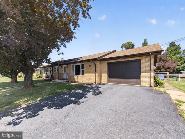 119 N MAIN ST, Alburtis, PA 18011
