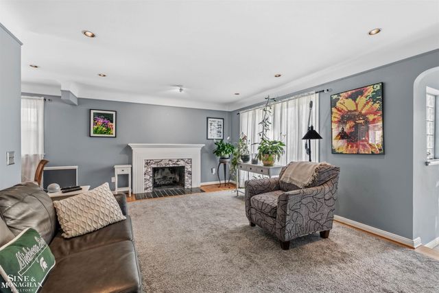 833 University Place, Grosse Pointe, MI 48230