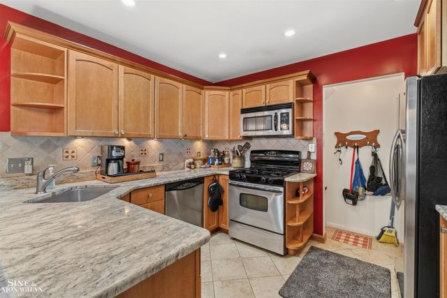 833 University Place, Grosse Pointe, MI 48230