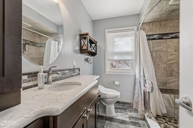 833 University Place, Grosse Pointe, MI 48230