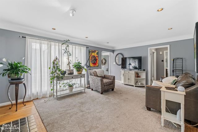 833 University Place, Grosse Pointe, MI 48230