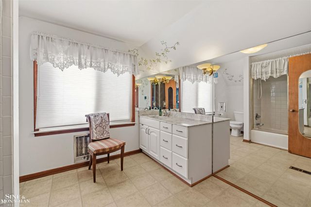 833 University Place, Grosse Pointe, MI 48230