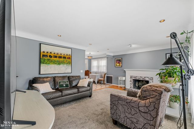 833 University Place, Grosse Pointe, MI 48230