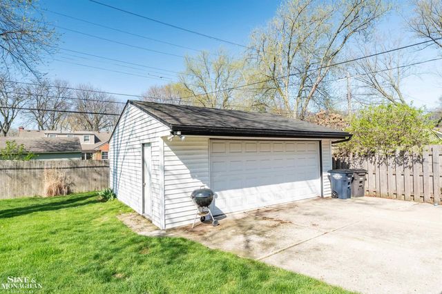 833 University Place, Grosse Pointe, MI 48230