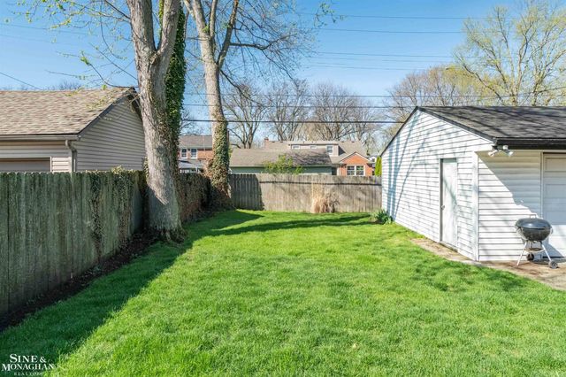 833 University Place, Grosse Pointe, MI 48230