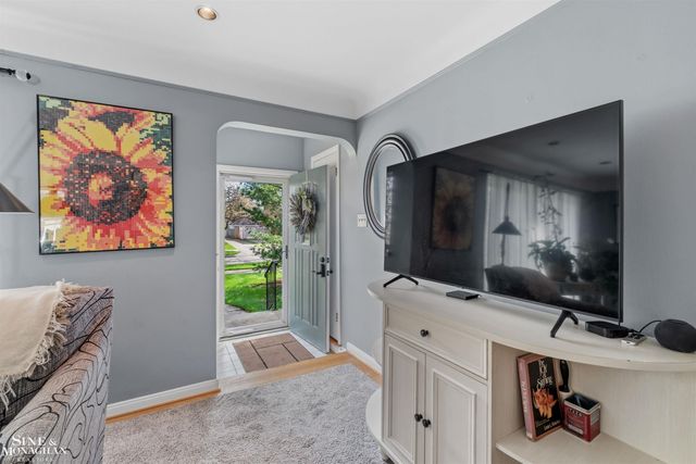 833 University Place, Grosse Pointe, MI 48230
