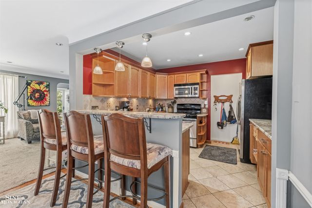 833 University Place, Grosse Pointe, MI 48230