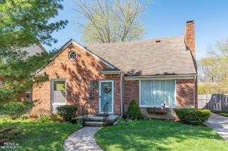 833 University Place, Grosse Pointe, MI 48230