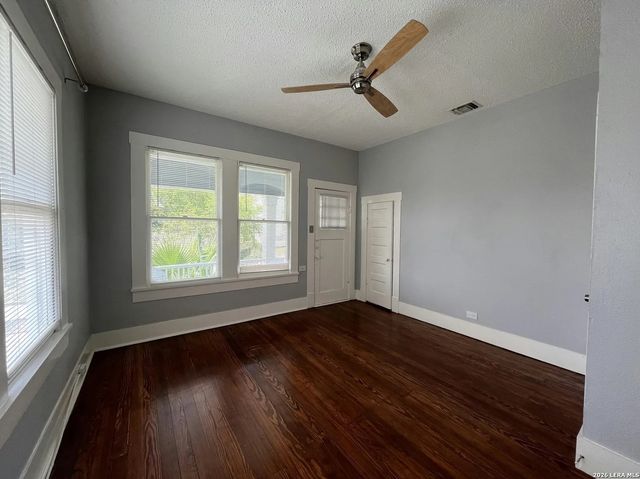 141 E Woodlawn Ave, San Antonio, TX 78212