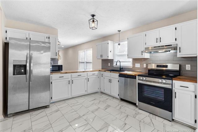 166 Oakview Drive, Raeford, NC 28376