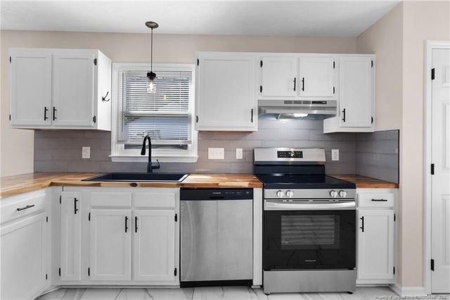 166 Oakview Drive, Raeford, NC 28376