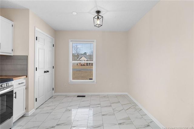 166 Oakview Drive, Raeford, NC 28376