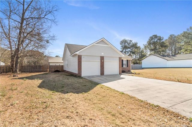 166 Oakview Drive, Raeford, NC 28376