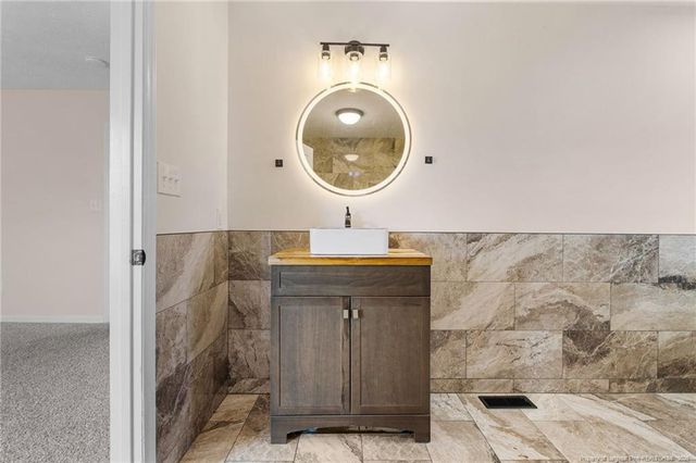 166 Oakview Drive, Raeford, NC 28376