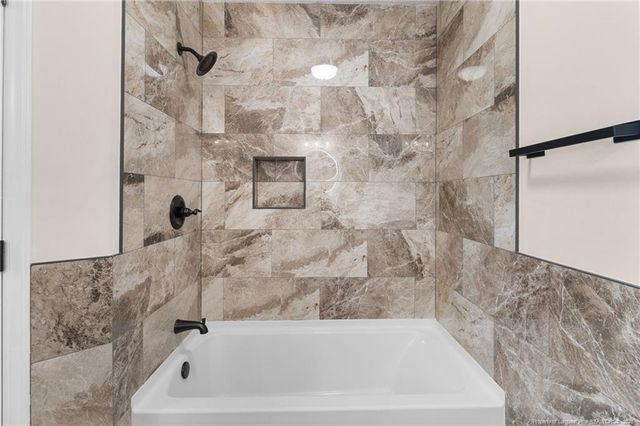 166 Oakview Drive, Raeford, NC 28376