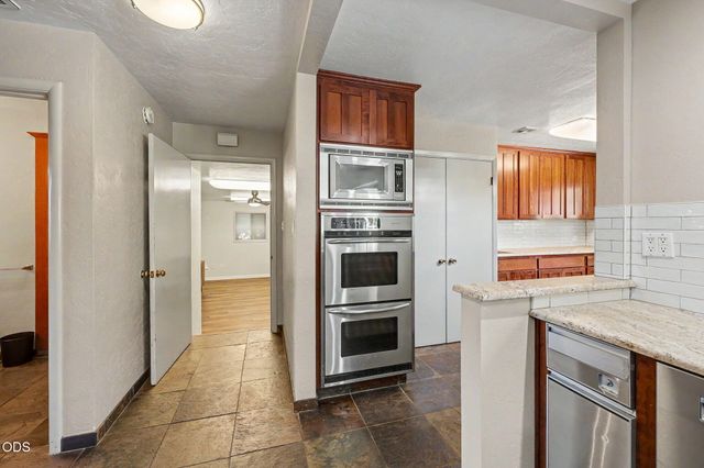 2639 Hillcrest Road, Medford, OR 97504