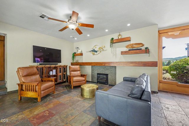 2639 Hillcrest Road, Medford, OR 97504