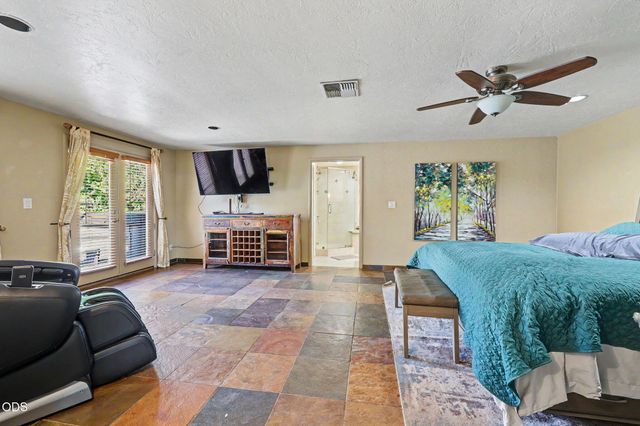 2639 Hillcrest Road, Medford, OR 97504
