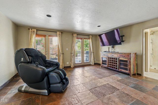 2639 Hillcrest Road, Medford, OR 97504