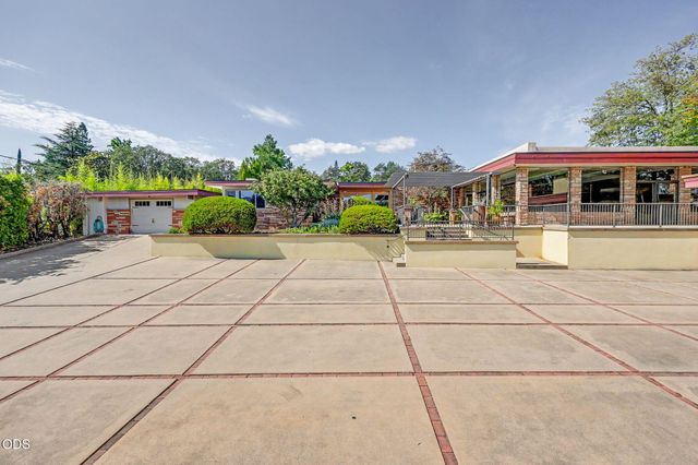 2639 Hillcrest Road, Medford, OR 97504