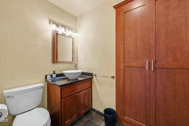 2639 Hillcrest Road, Medford, OR 97504