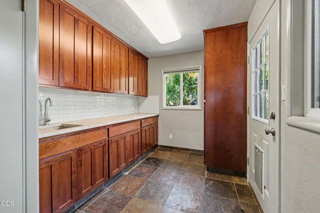 2639 Hillcrest Road, Medford, OR 97504