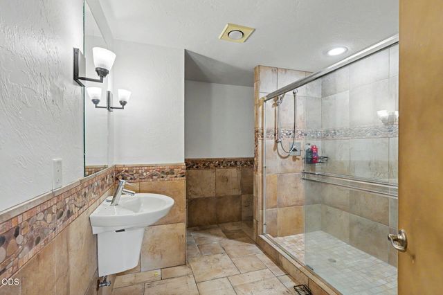2639 Hillcrest Road, Medford, OR 97504