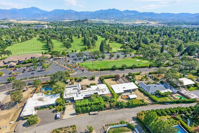 2639 Hillcrest Road, Medford, OR 97504