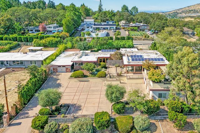 2639 Hillcrest Road, Medford, OR 97504