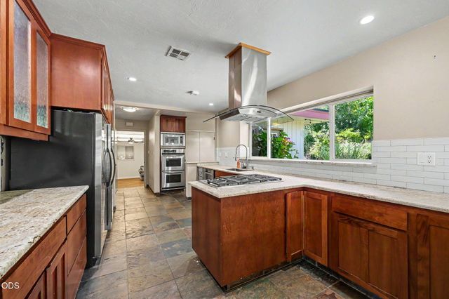 2639 Hillcrest Road, Medford, OR 97504