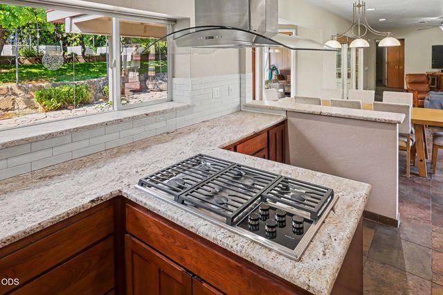 2639 Hillcrest Road, Medford, OR 97504