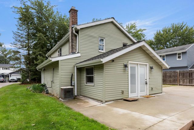 8413 Fox River ROAD, Waterford, WI 53185