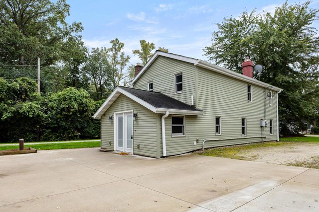 8413 Fox River ROAD, Waterford, WI 53185