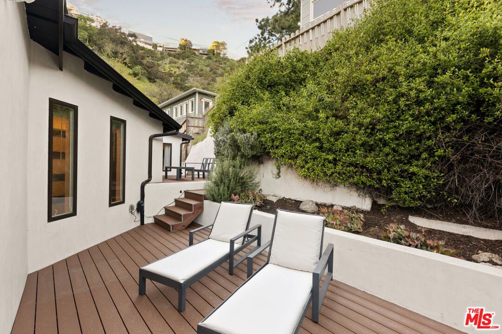 Image 20 of property listing at 2228 Laurel Canyon Boulevard, Los Angeles, CA 90046