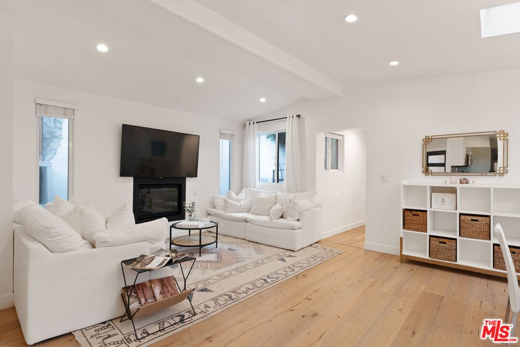 Image 4 of property listing at 2228 Laurel Canyon Boulevard, Los Angeles, CA 90046