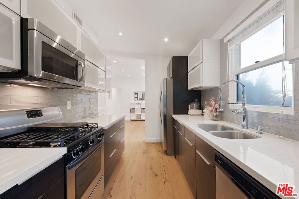 Image 7 of property listing at 2228 Laurel Canyon Boulevard, Los Angeles, CA 90046