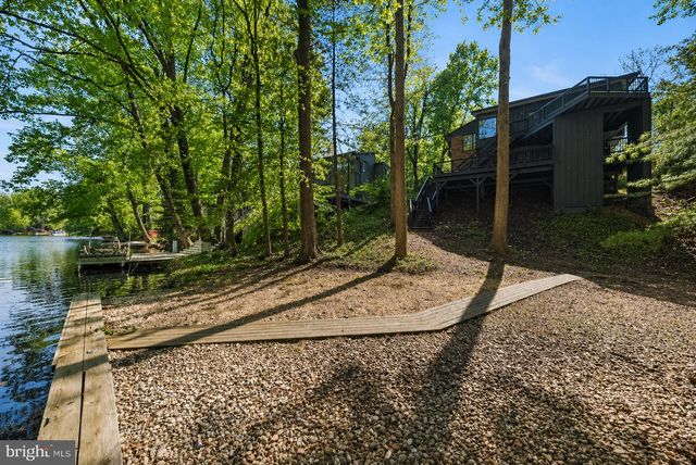 3800 LAKEVIEW TER, Falls Church, VA 22041