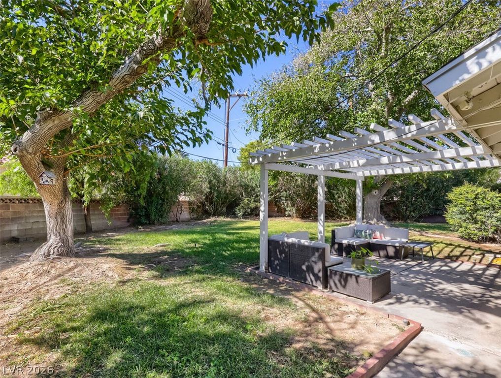 4424 Thompson Circle, Las Vegas, NV 89107 — photo 2