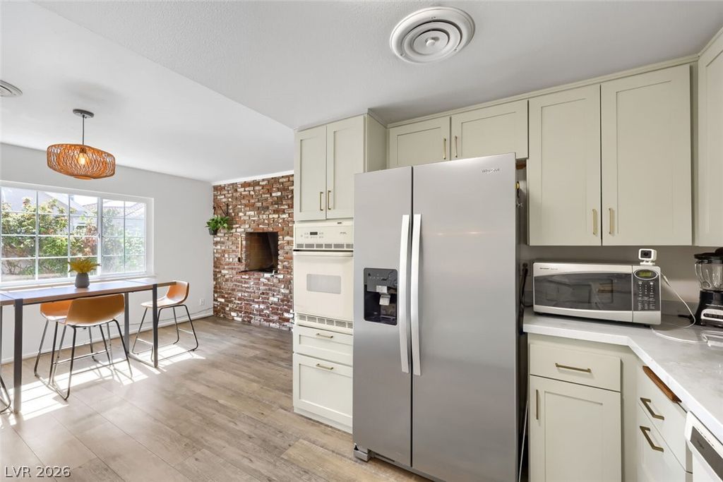 4424 Thompson Circle, Las Vegas, NV 89107 — photo 4