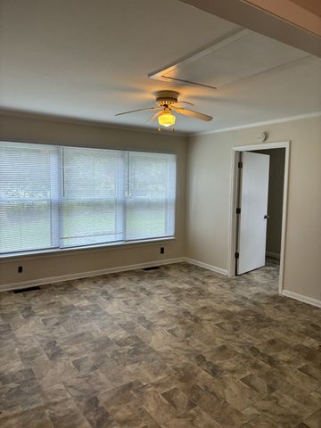 1472 Mockingbird Ln, Murfreesboro, TN 37130