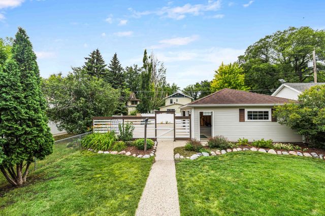 1205 6th Street S, Fargo, ND 58103