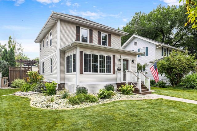 1205 6th Street S, Fargo, ND 58103